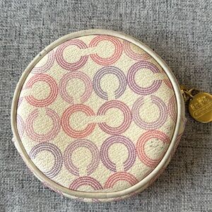 Coach small coin pouch in great shape